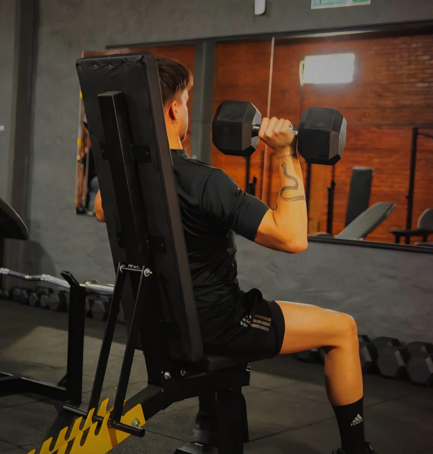 Press militar con mancuernas